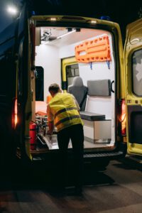 Professioneller Krankentransport Berlin mit Rettungsengeluplq